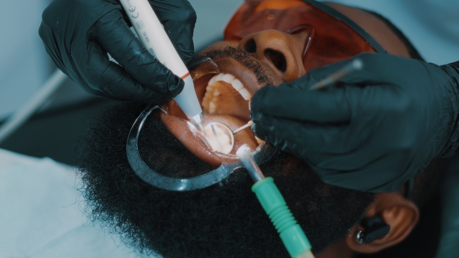 Conheça os diferenciais do consultório do Dr. Leonardo em Moema